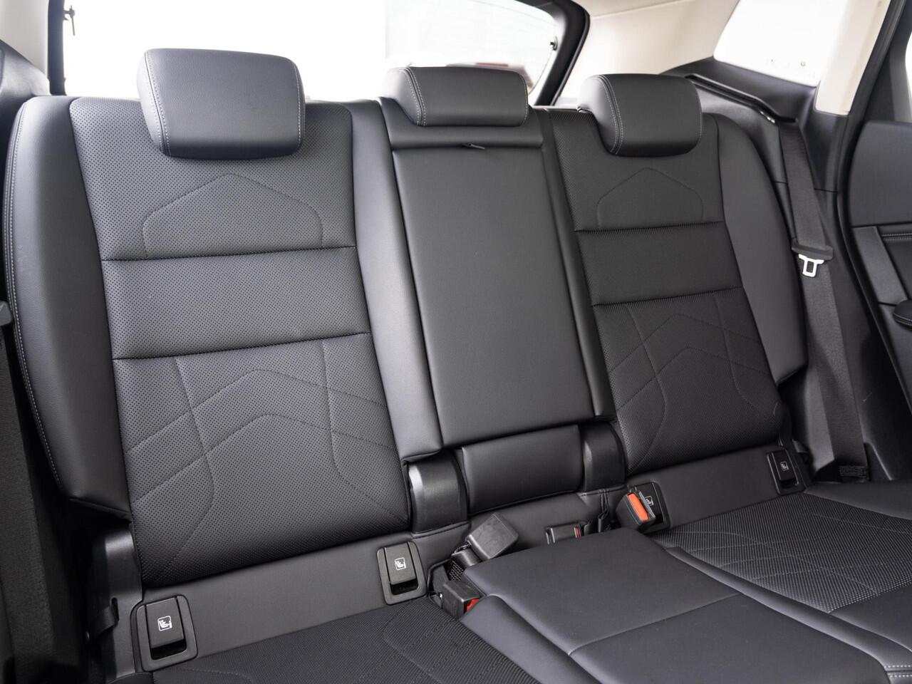 BMW 2-SERIE Active Tourer 218i | Premium Pack | Comfort Pack | Comfort Access | Achteruitrijcamera | Stoelverwarming | Parking Assistant | 17''