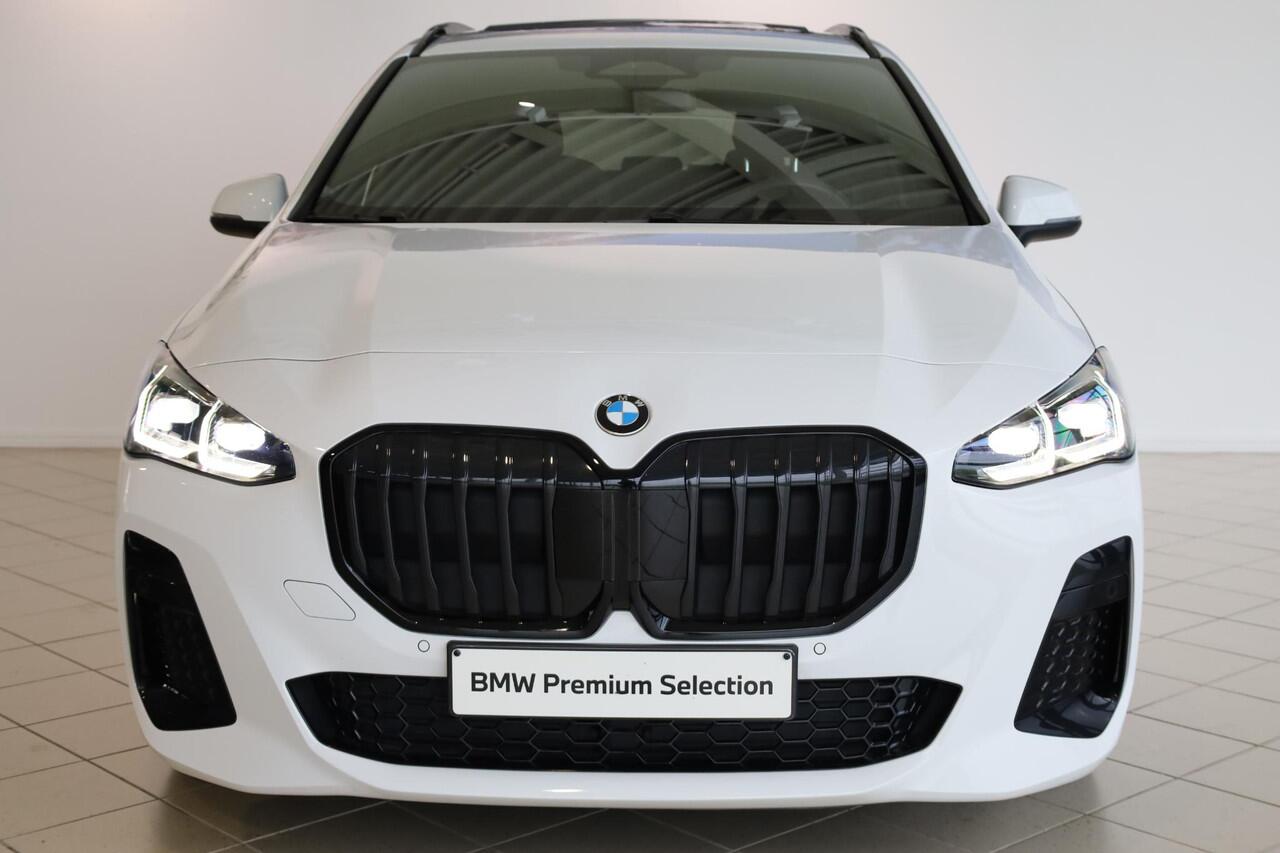 BMW 2-SERIE Active Tourer 220i M-sportpakket | Premium Pack | Travel Pack | Elektr. Trekhaak