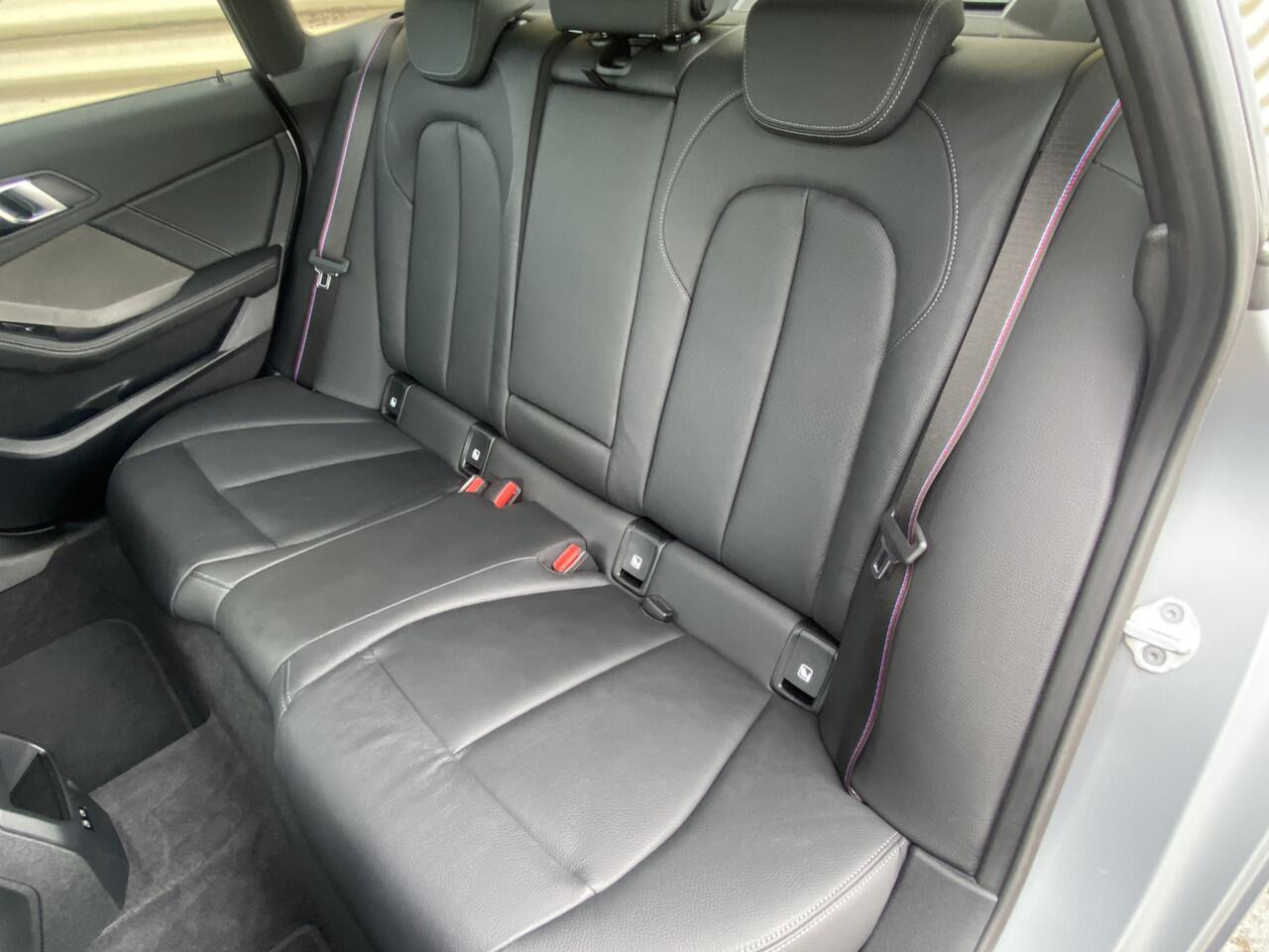 BMW 2-SERIE Gran Coupé 220i [ Panodak,M-pack,leer,Sportstoelen,19``lmv ]