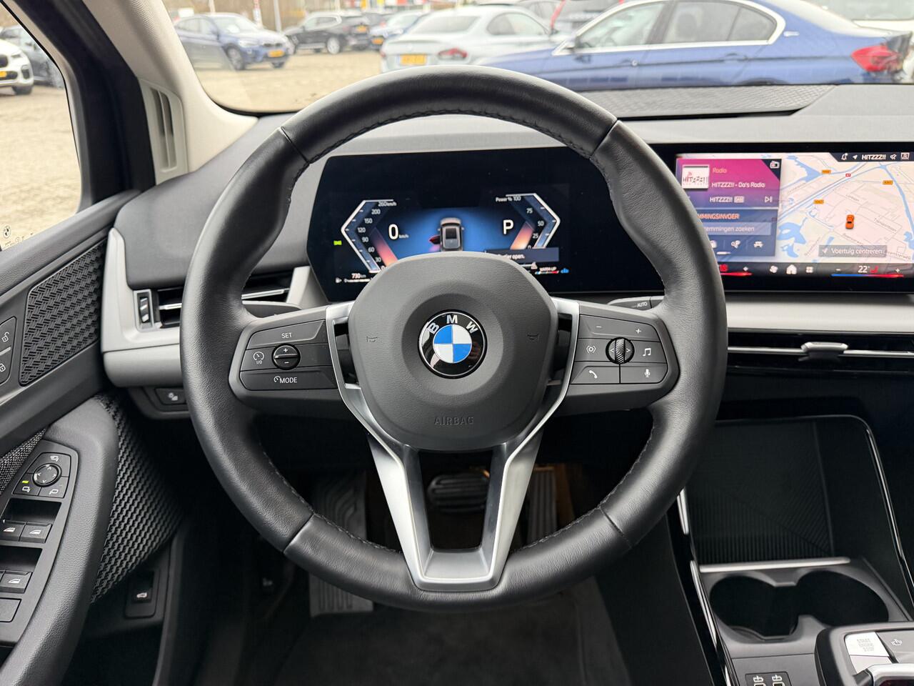 BMW 2-SERIE Active Tourer 218i Trekhaak Panoramadak Stuurwielverwarming Stoelverwarming LED Achteruitrijcamera Keyless Entry Carplay