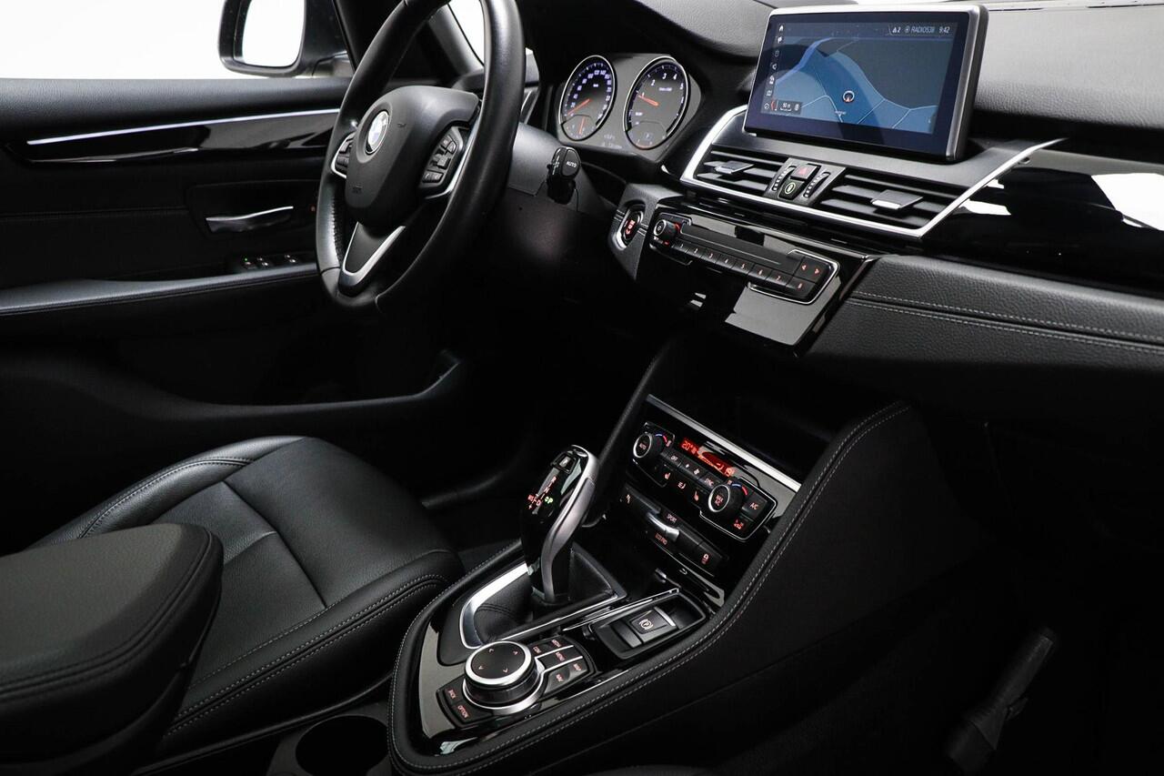 BMW 2-SERIE Active Tourer 218i High Executive Edition | PANORAMADAK | LEDER | STOELVERWARMING | CAMERA