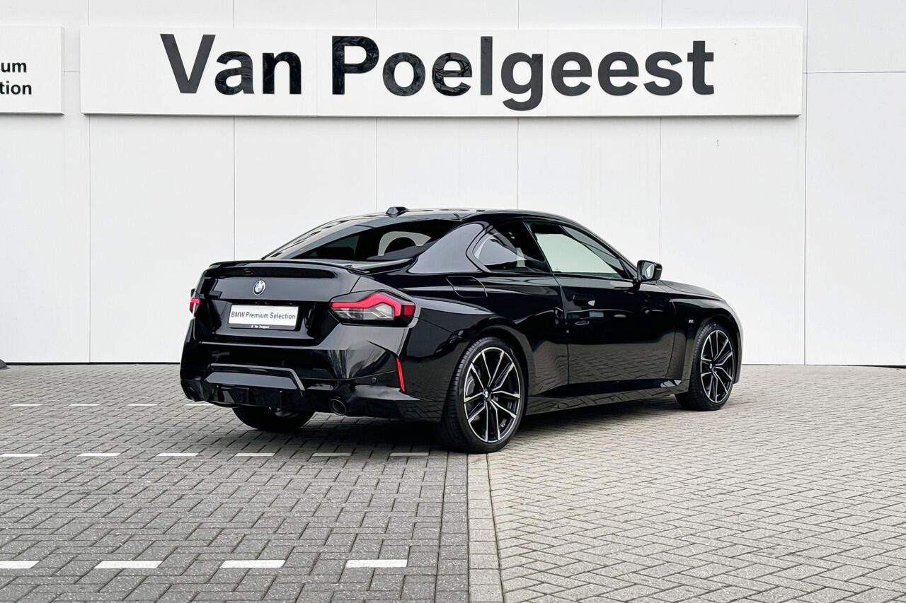 BMW 2-SERIE Coupé 218i | M Sport | Parking Assistant | Getinte Ruiten