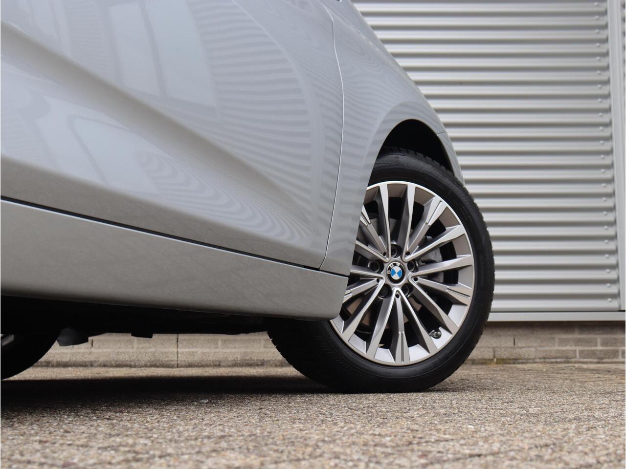 BMW 2-SERIE Active Tourer 218i | High Executive | Luxury Line | Head-Up | Hi-Fi | Stoelverwarming | Stuurwielverwarming | Climate Control | Navi Plus | 17'' LMV