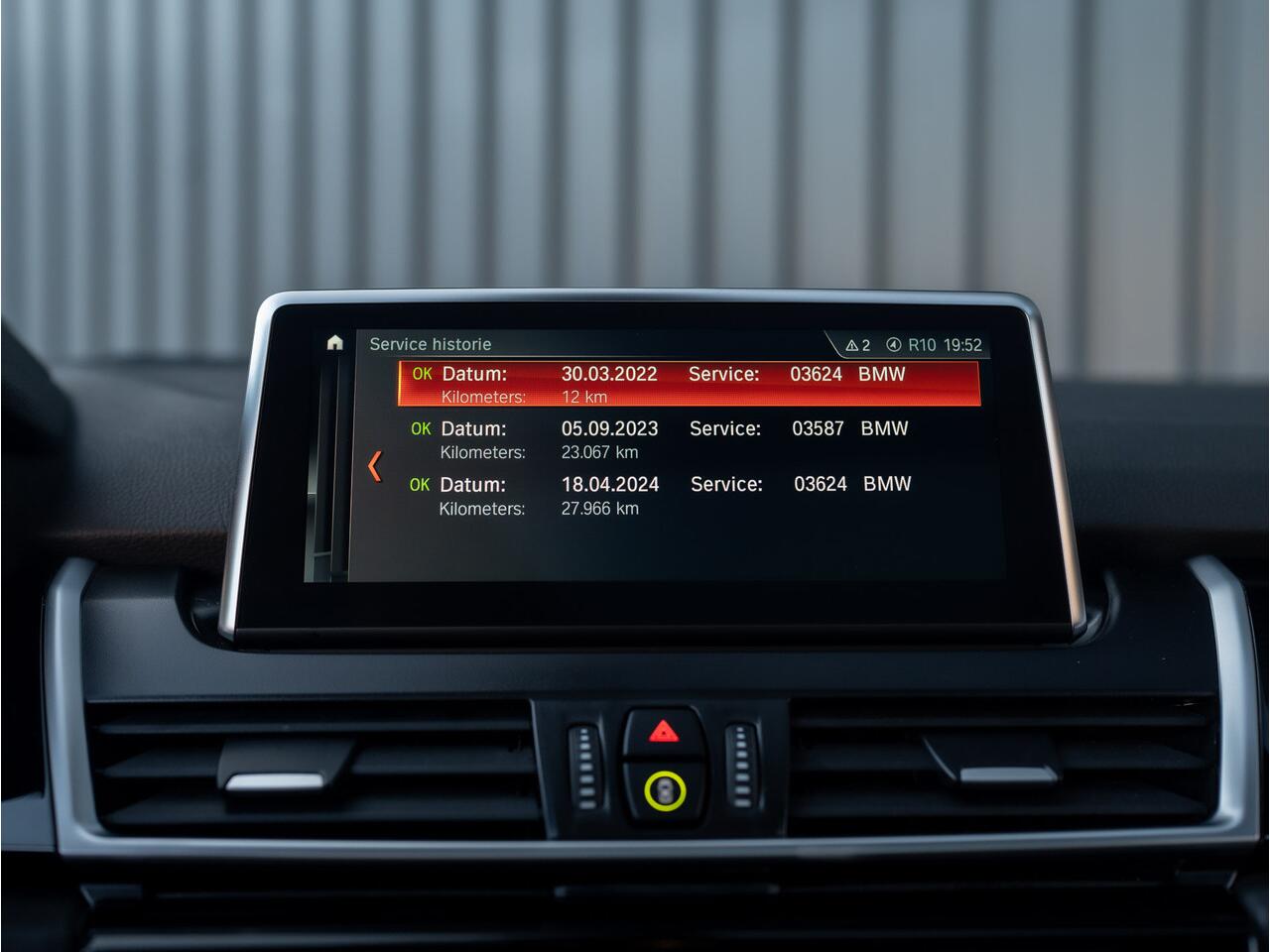 BMW 2-SERIE Active Tourer 218i Business Edition Plus | Panodak | Head Up | Trekhaak | Camera | Prijs Rijklaar!!