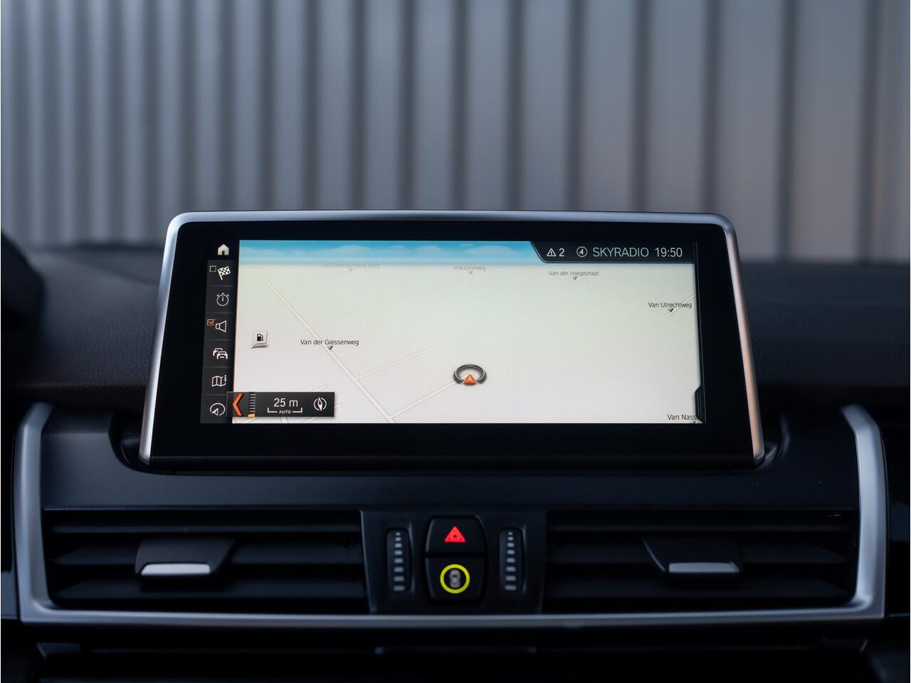 BMW 2-SERIE Active Tourer 218i Business Edition Plus | Panodak | Head Up | Trekhaak | Camera | Prijs Rijklaar!!