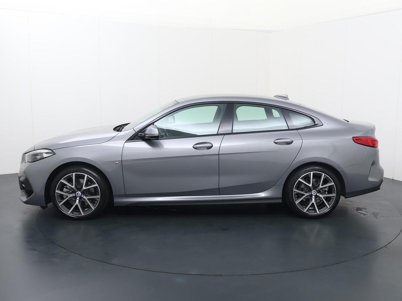 BMW 2-SERIE Gran Coupé 220i | 178 PK | Automaat | LED verlichting | Sportstoelen | M-Sportpakket | 18" LM velgen |