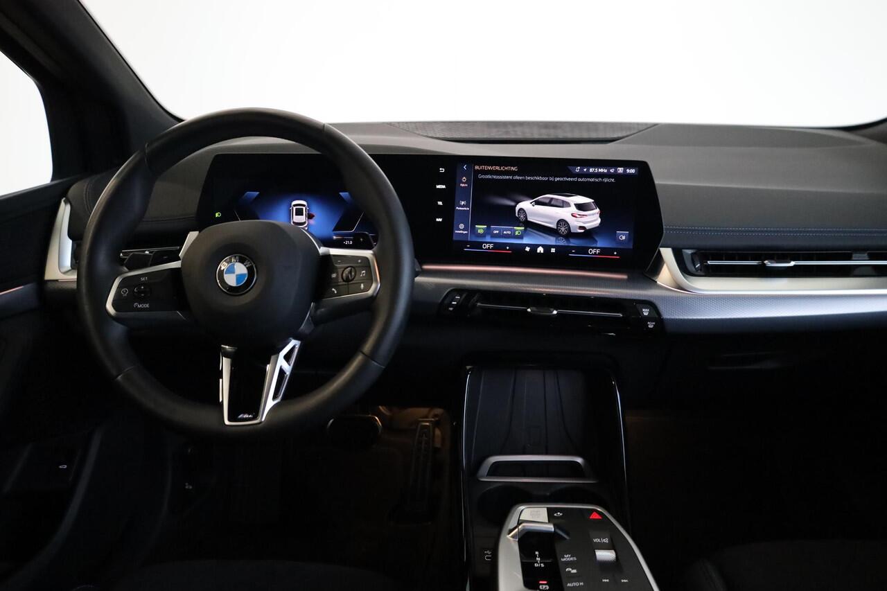 BMW 2-SERIE Active Tourer 220i M-sportpakket | Premium Pack | Travel Pack | Elektr. Trekhaak