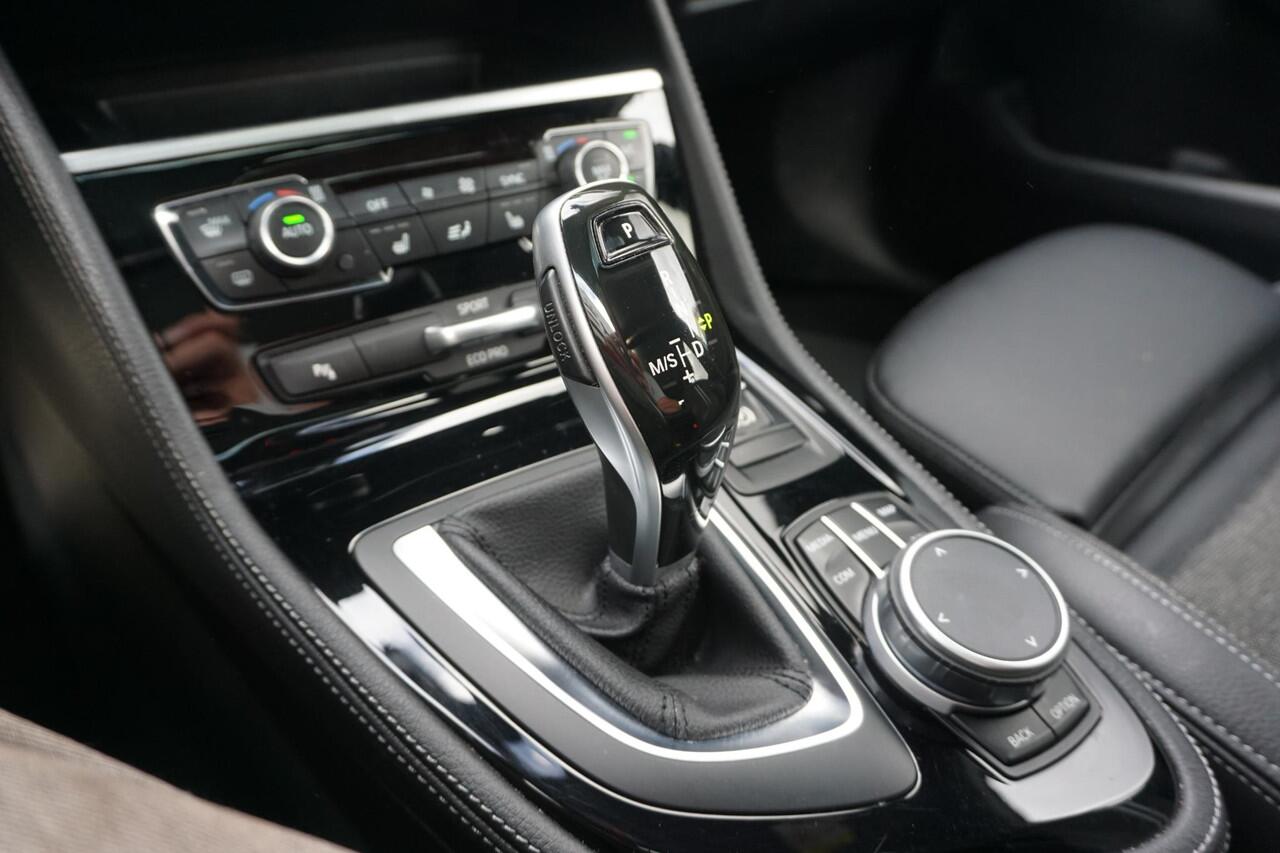 BMW 2-SERIE Active Tourer 220i Executive Edition | M Pakket | PANO | Trekhaak