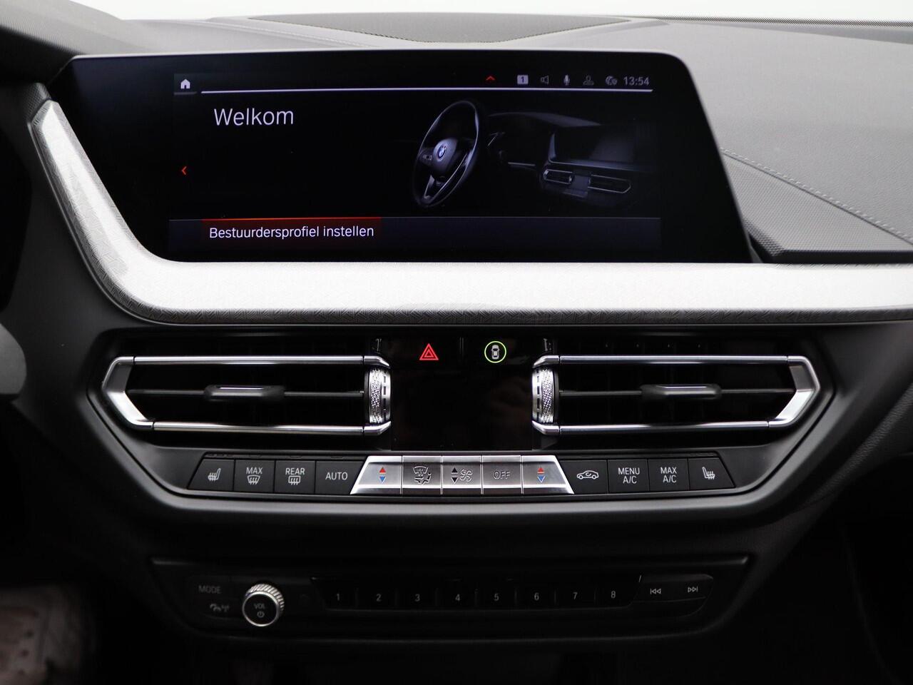 BMW 2-SERIE Gran Coupé 218i High Executive | Audio Media Pack | Parking Pack | Sportstoelen | Parking Assistant | DAB | HiFi | 18''