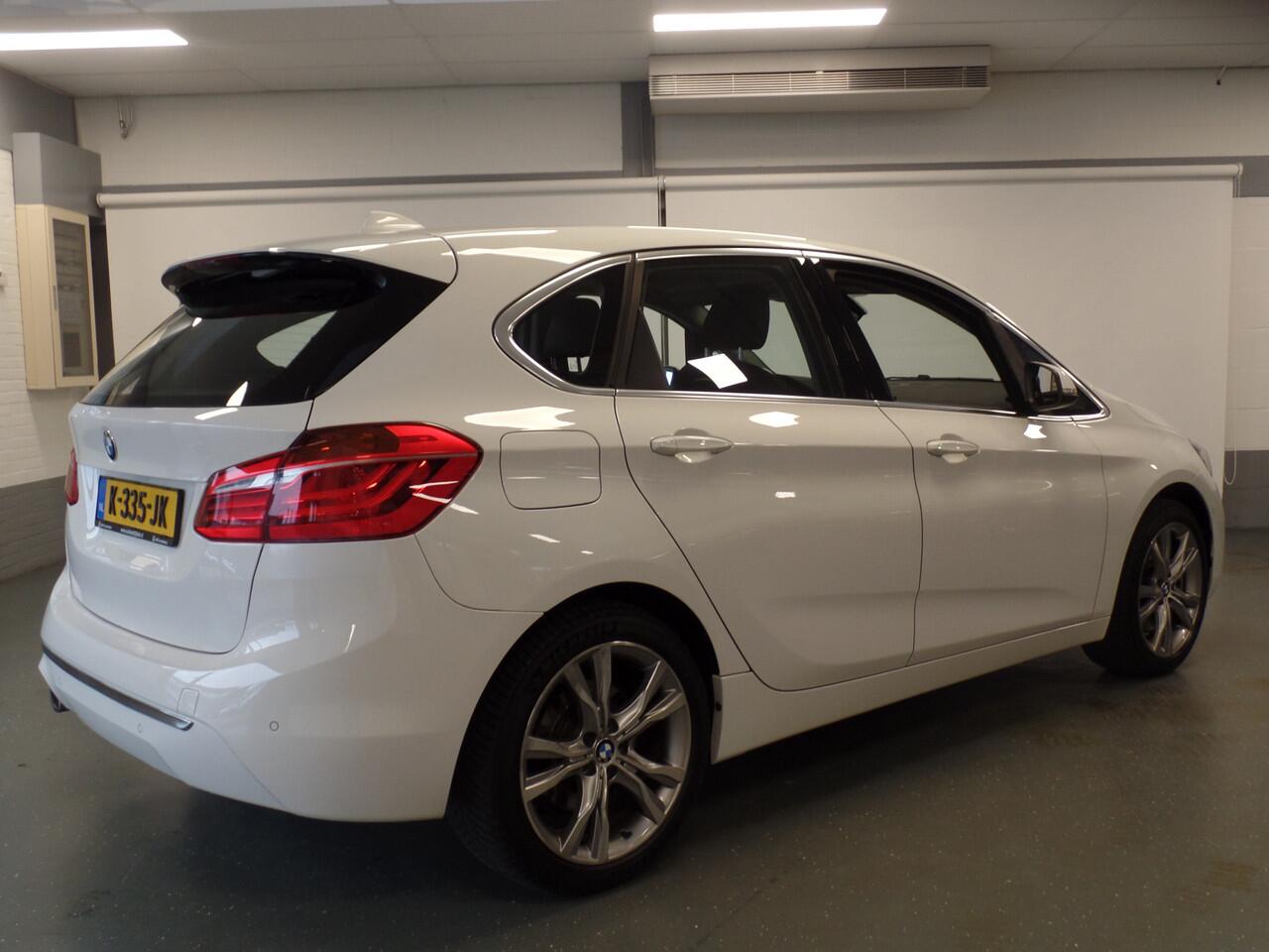BMW 2-SERIE Active Tourer 225xe iPerformance eDrive Edition Navigatie, Clima controle, Cruise controle, Elek stoelen, Stoelverwarming, Head up display, Lederen bekleding, Pdc V/A, Xenon, Lm velgen 18'', Full options, Nederlandse auto!! Bovag afleverpakket 695,-