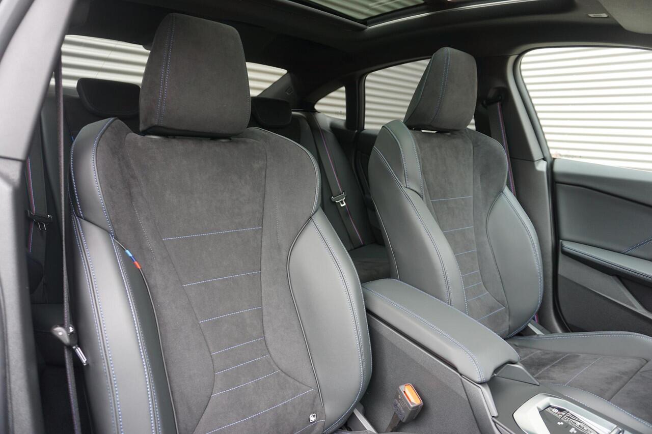 BMW 2-SERIE Gran Coupé 220 | M Sportpakket Pro | Innovation Pack | Trekhaak met afneembare kogel | Stuurwielrand verwarmd | Glazen panoramadak | Driving Assistant Professional