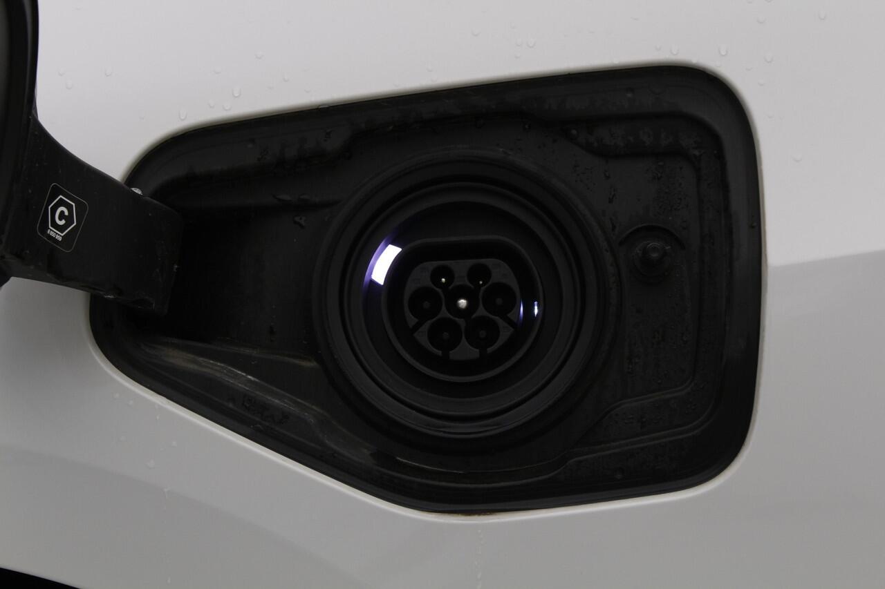 BMW 2-SERIE Active Tourer 225e xDrive | Driving Assistant Professional | Stoelverwarming |