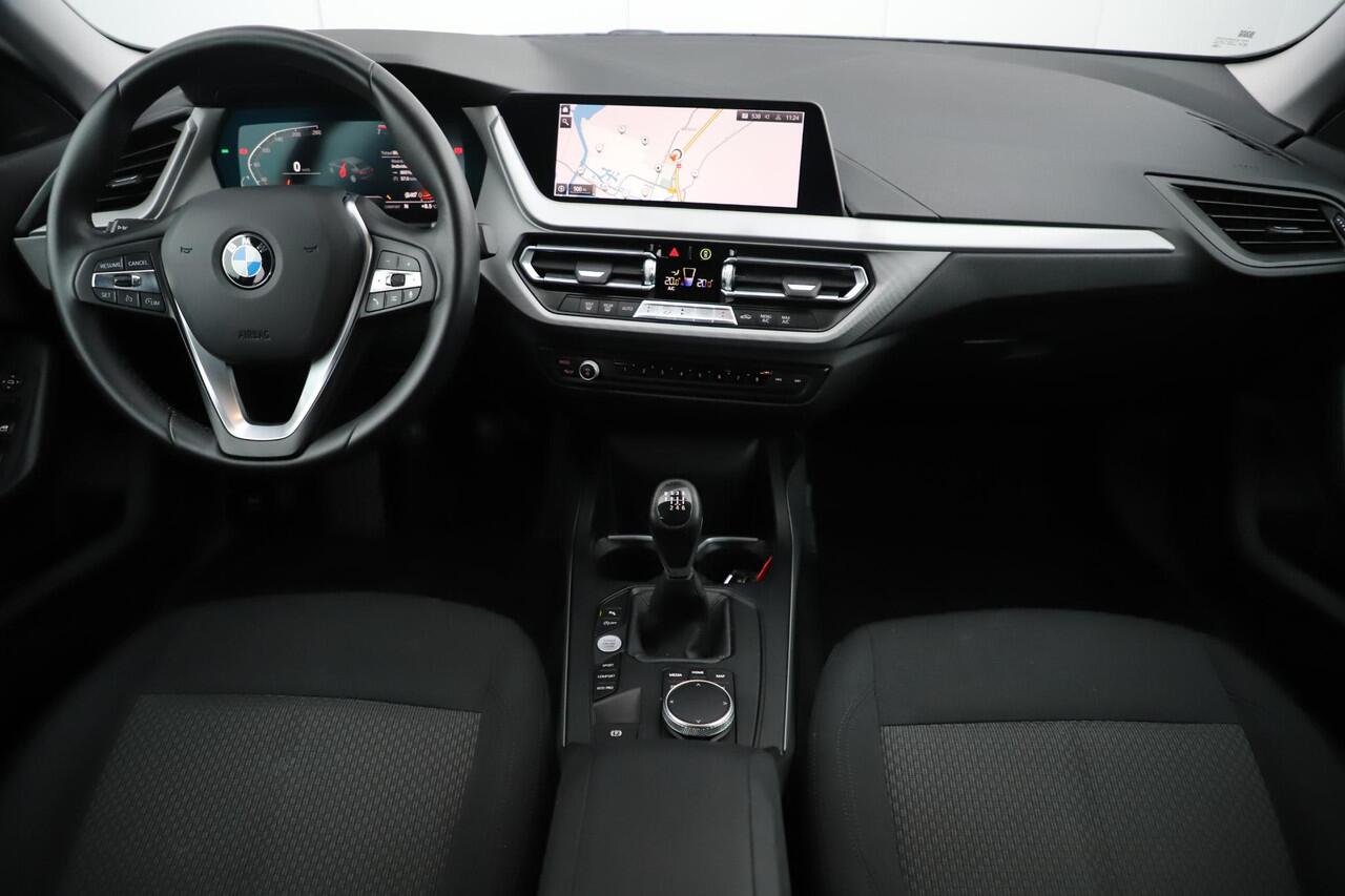 BMW 2-SERIE Gran Coupé 218i Executive Edition Navigatie Carplay Android LED Parkeersensoren