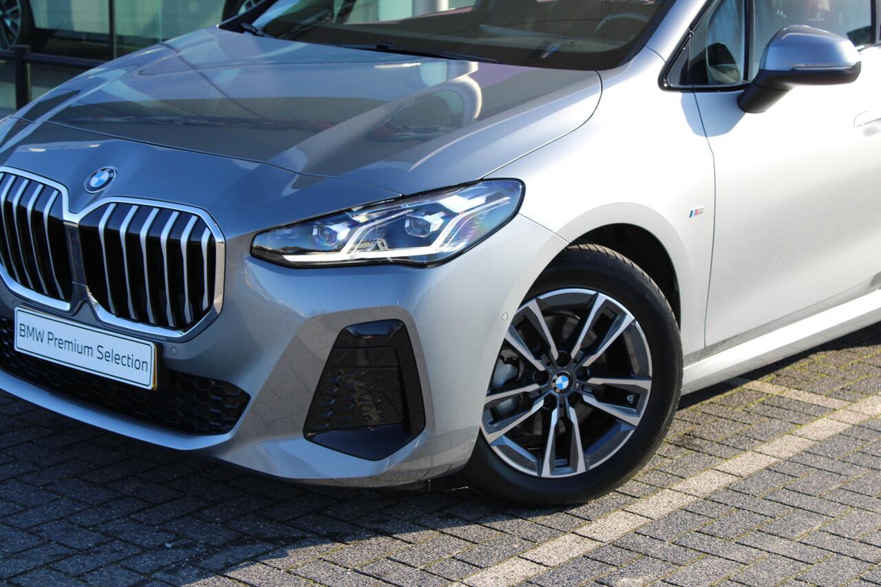 BMW 2-SERIE Active Tourer 220i M Sport Automaat / Achteruitrijcamera / Adaptieve LED / Comfort Access / M Adaptief onderstel / Parking Assistant / Stoelverwarming