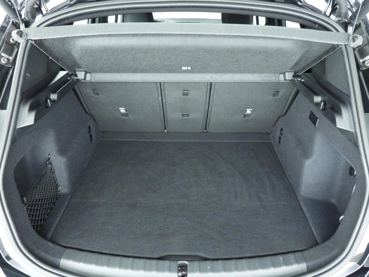 BMW 2-SERIE Active Tourer 230e xDrive | M-Sportpakket | LED | HUD | Active cruise | Sportstoelen | Keyles go | DAB | Harman-kardon sound | Alu 17 inch