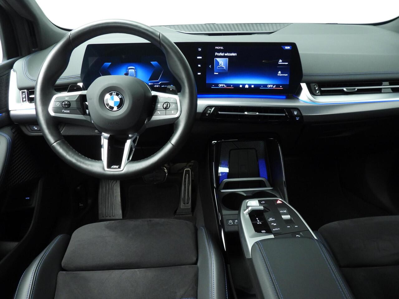 BMW 2-SERIE Active Tourer 220i | M-Sportpakket | LED | Navigatie | Sportstoelen | Stoelverwarming | Keyles go | DAB | Alu 17 inch