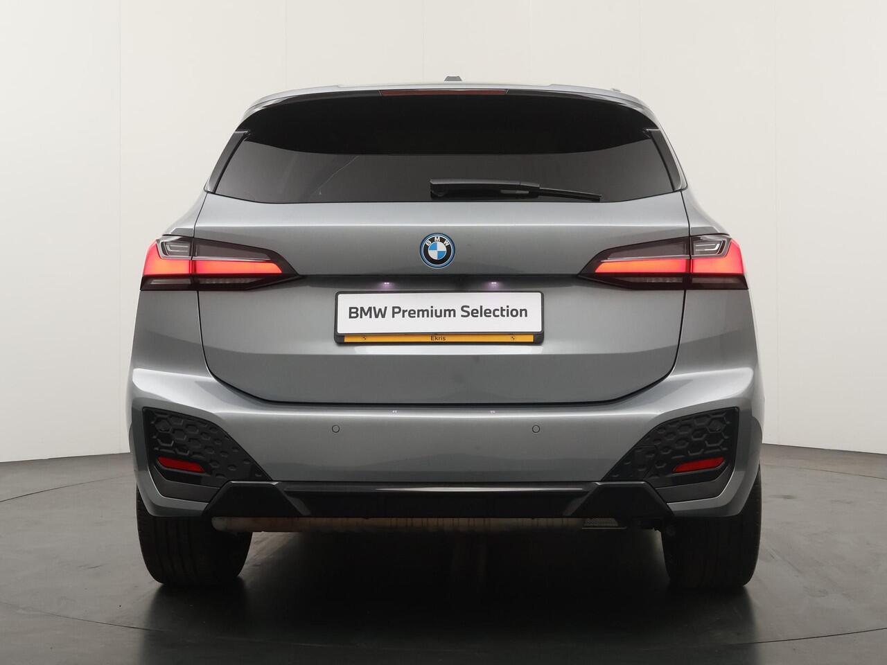 BMW 2-SERIE Active Tourer 225e xDrive | M-Sportpakket | Panoramadak | Harman Kardon | Head-Up Display |