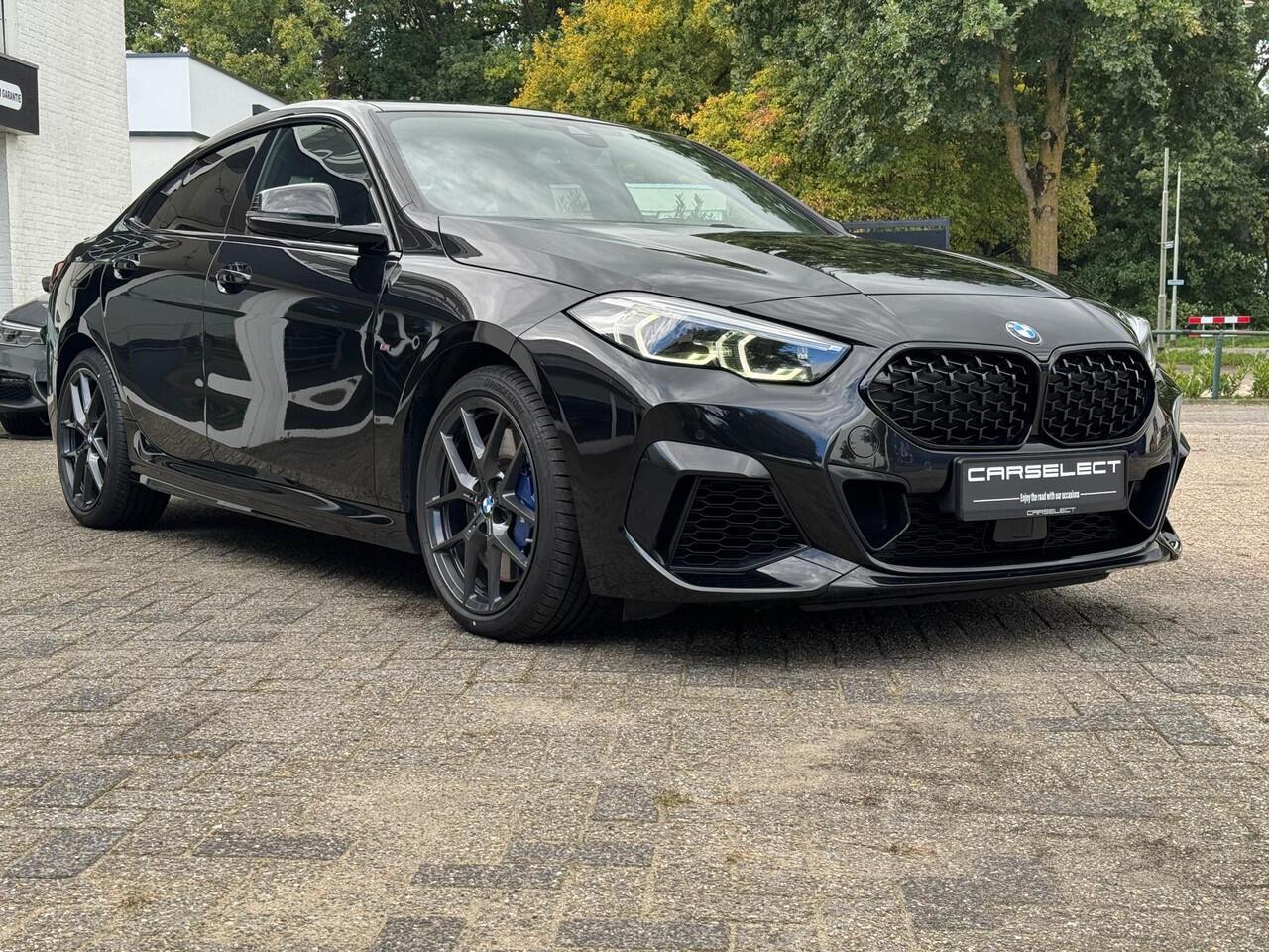 BMW 2-SERIE Gran Coupé M235i xDrive High Exe, M Performance, Schaalstoel, Head-up, Harman/Kardon, Adaptive Cruise . Neem contact op en we maken een afspraak!