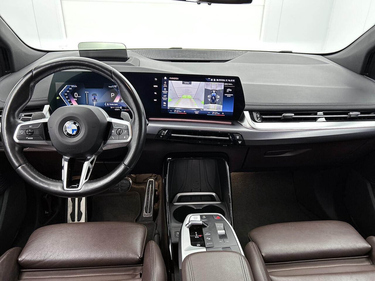 BMW 2-SERIE Active Tourer 220i / Navigatie / Leder / Head up display / Elec. stoelen