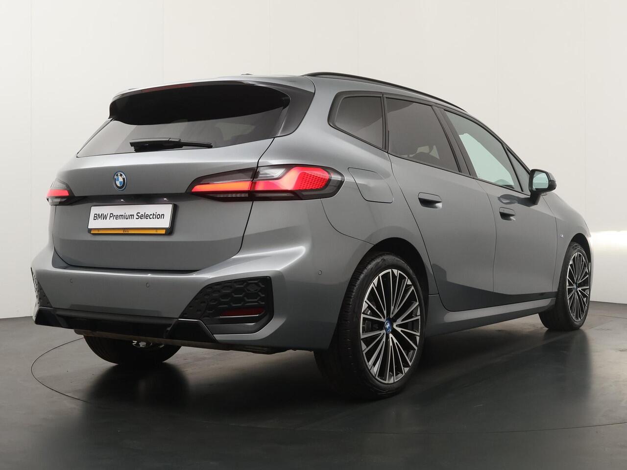 BMW 2-SERIE Active Tourer 225e xDrive | M-Sportpakket | Panoramadak | Harman Kardon | Head-Up Display |