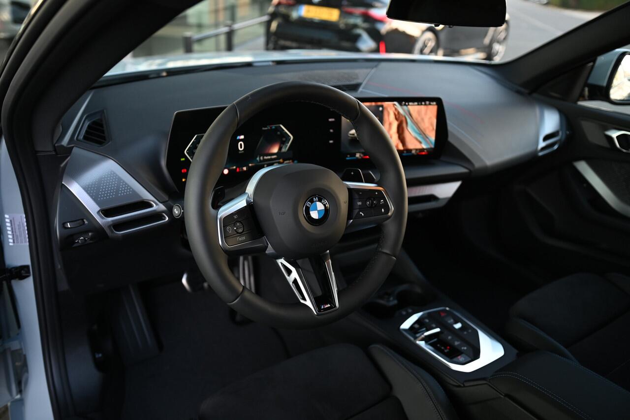 BMW 2-SERIE Gran Coupé 220 M Sport Automaat / Achteruitrijcamera / M Adaptief onderstel / Comfort Access / Adaptieve LED / Parking Assistant / Stoelverwarming