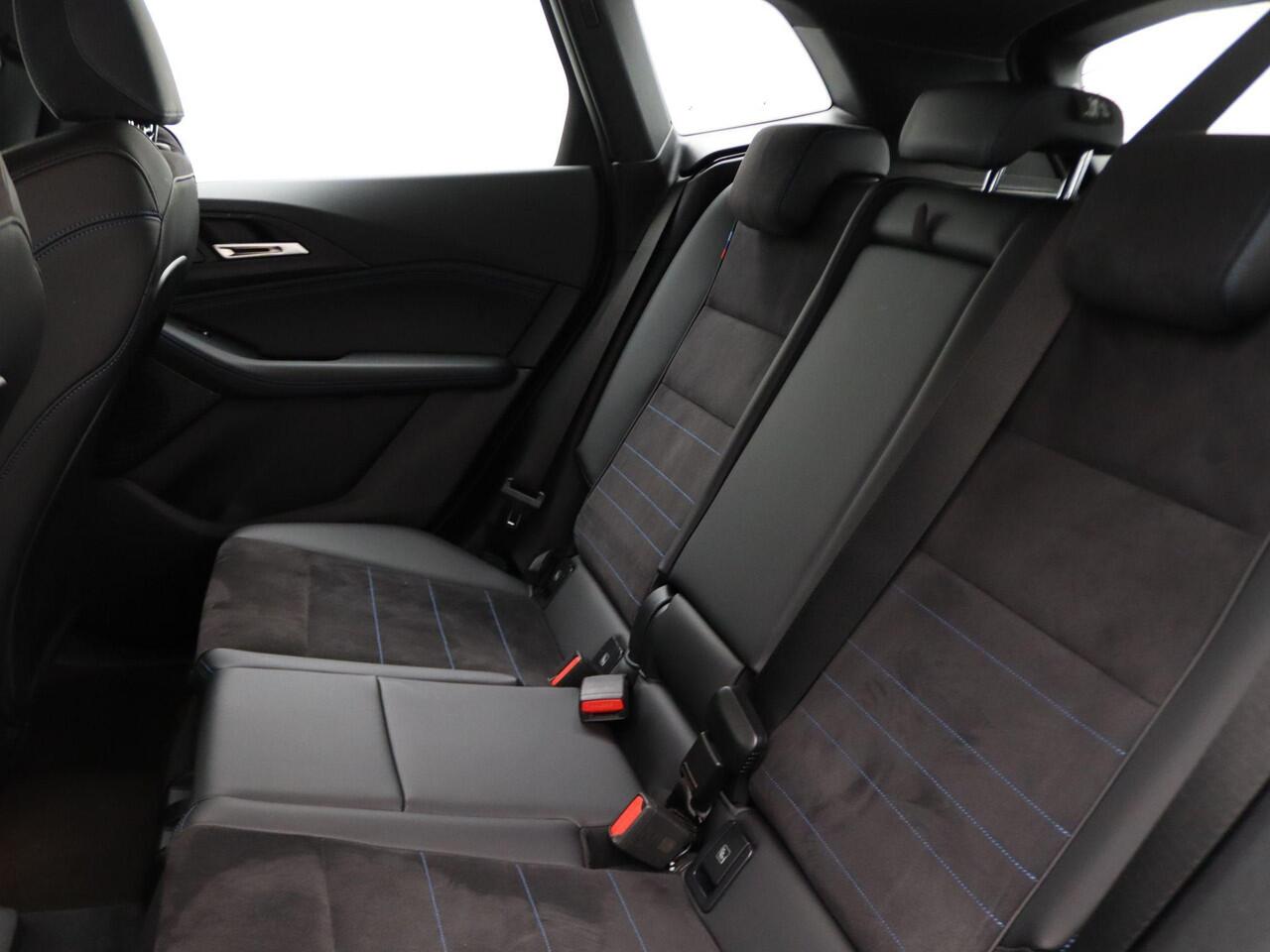 BMW 2-SERIE Active Tourer 220i M Sportpakket | Achteruitrijcamera | Parking Assistant | Elektrisch verwarmde voorstoelen | 17''