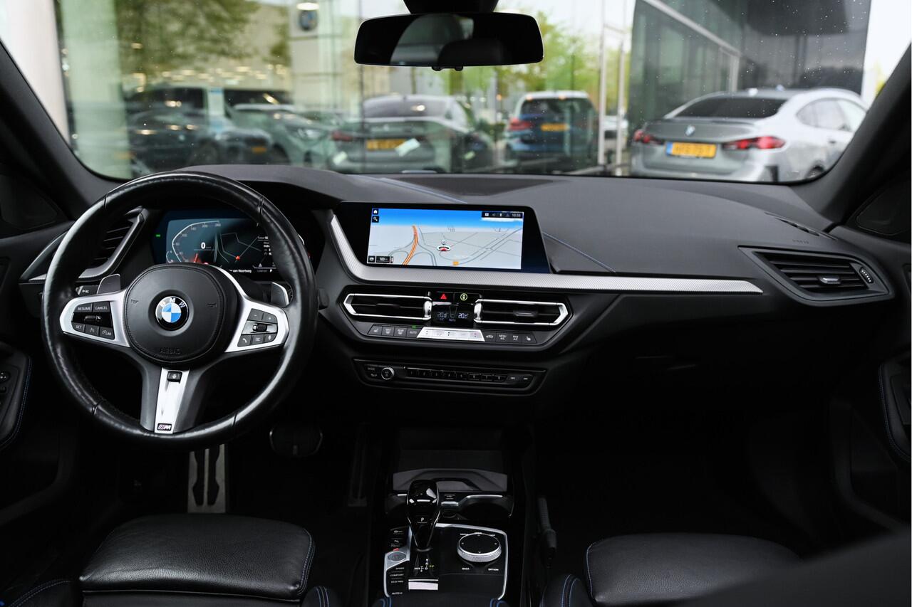 BMW 2-SERIE Gran Coupé 220i High Executive M Sport Automaat / Panoramadak / Adaptieve LED / Head-Up / Sportstoelen / Stuurverwarming / Live Cockpit Professional