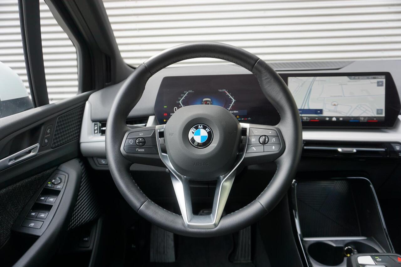 BMW 2-SERIE Active Tourer Active Tourer 216i Stoelverwarming | Extra getint glas | Parking Assistant | M Hemelbekleding in Anthrazit