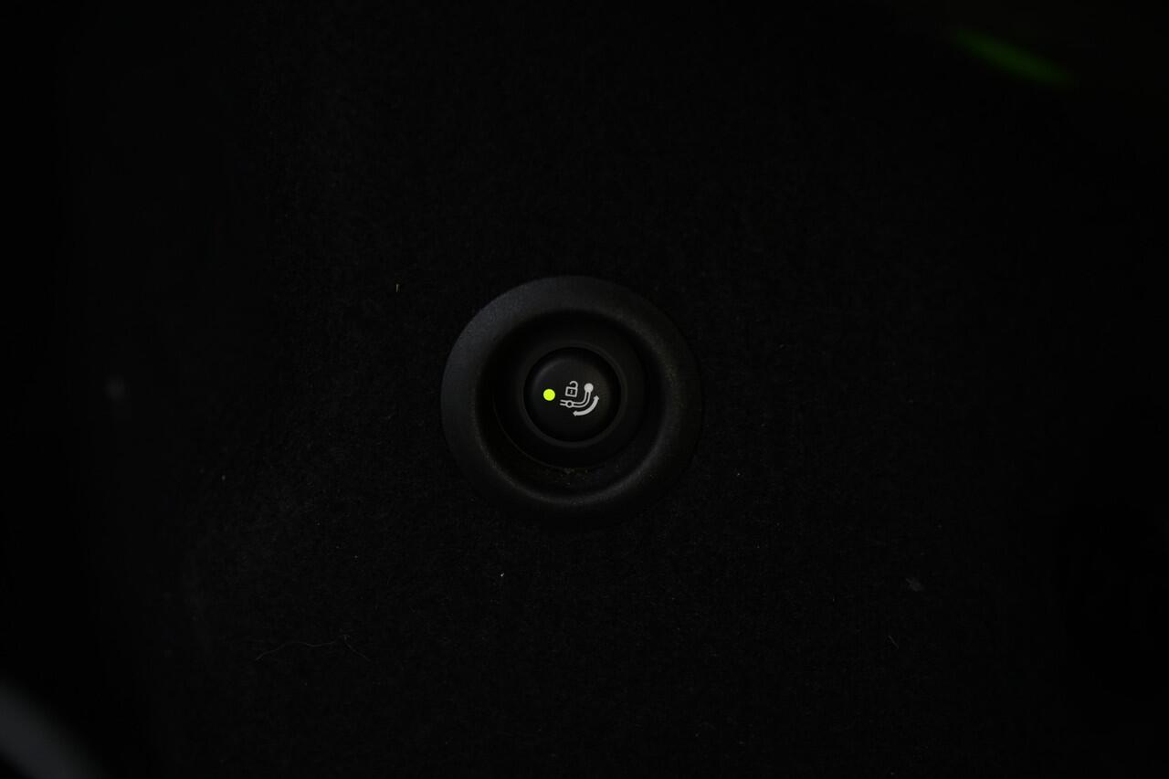 BMW 2-SERIE Active Tourer 225e xDrive Automaat / Sportstoelen / Trekhaak / Achteruitrijcamera / Comfort Access / Adaptieve LED / Stoelverwarming