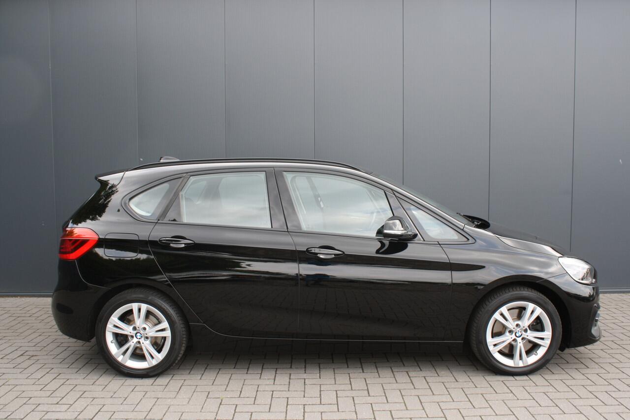 BMW 2-SERIE Active Tourer- TREKHAAK - NAVIGATIE- LEDER 225xe iPerformance High Executive