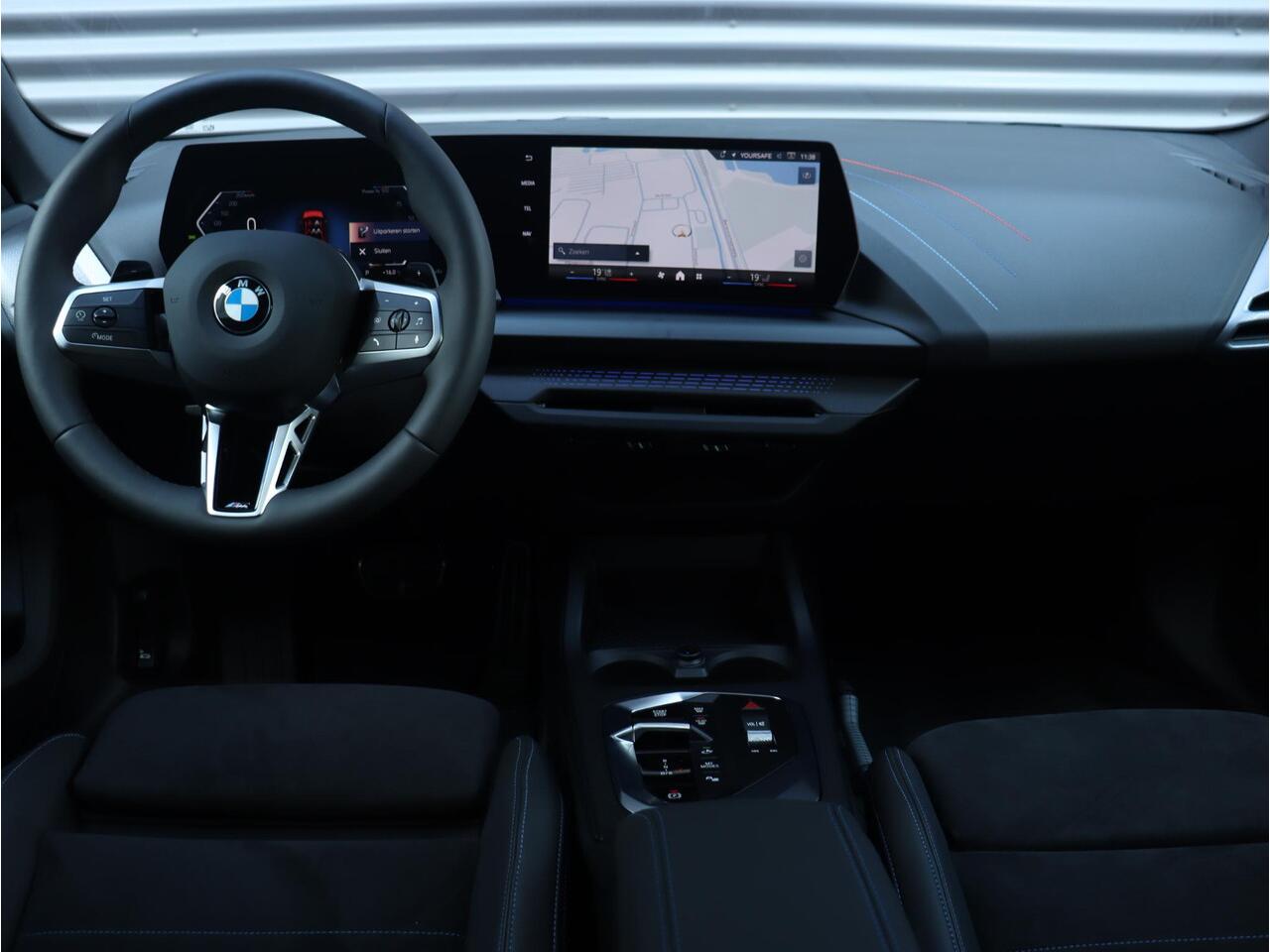 BMW 2-SERIE Gran Coupé 220 | M Sportpakket Pro | Panodak | Harman Kardon | Getint Glas | Premium Pack | Driving Assistant | Comfort Acces | 18'' LMV