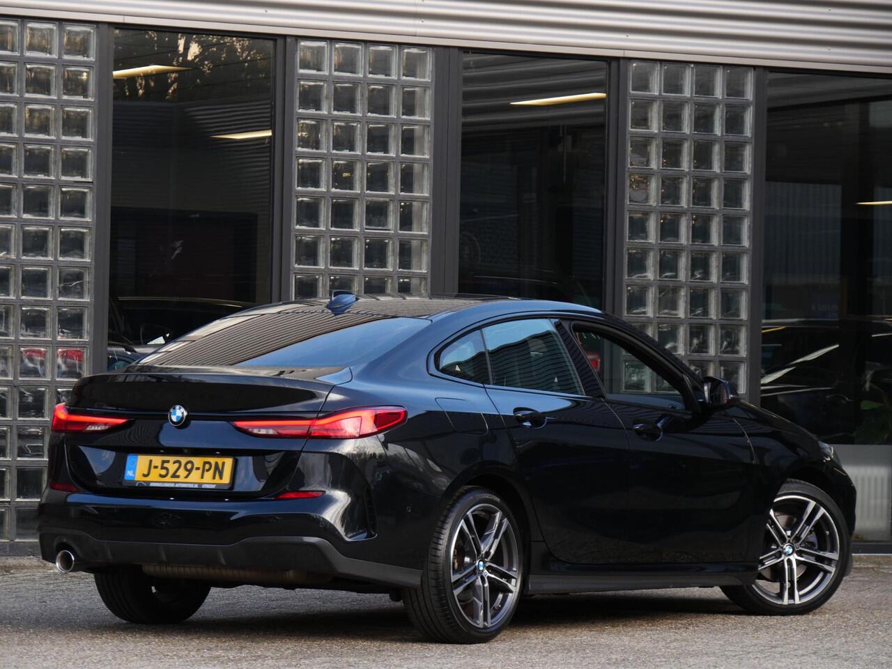 BMW 2-SERIE GRAN COUPE 218i M-SPORT/ PANORAMADAK/ SCHAALSTOELEN/ PARKING PACK