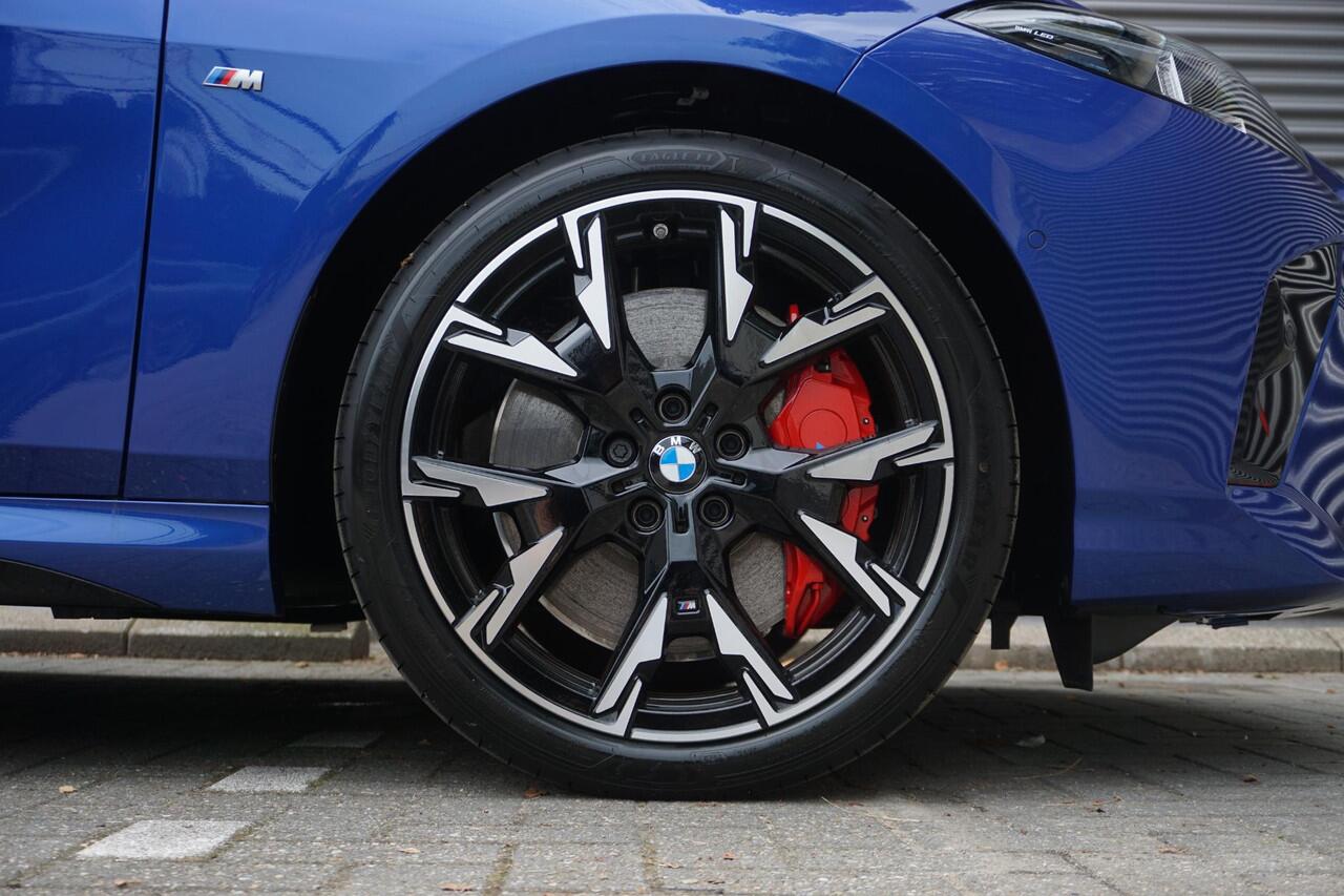 BMW 2-SERIE Gran Coupé 220 | M Sportpakket Pro | Innovation Pack | Trekhaak met afneembare kogel | Stuurwielrand verwarmd | Glazen panoramadak | Driving Assistant Professional