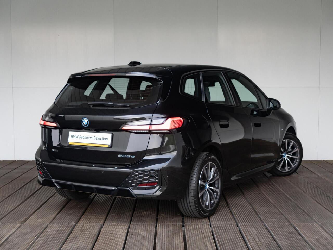BMW 2-SERIE Active Tourer 225e xDrive | M Sportpakket | Innovation Pack | Comfort Access | Head-Up Display | Driving Assistant Plus | 17''