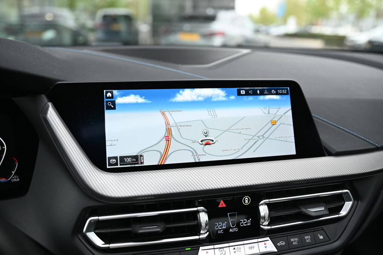 BMW 2-SERIE Gran Coupé 220i High Executive M Sport Automaat / Panoramadak / Adaptieve LED / Head-Up / Sportstoelen / Stuurverwarming / Live Cockpit Professional