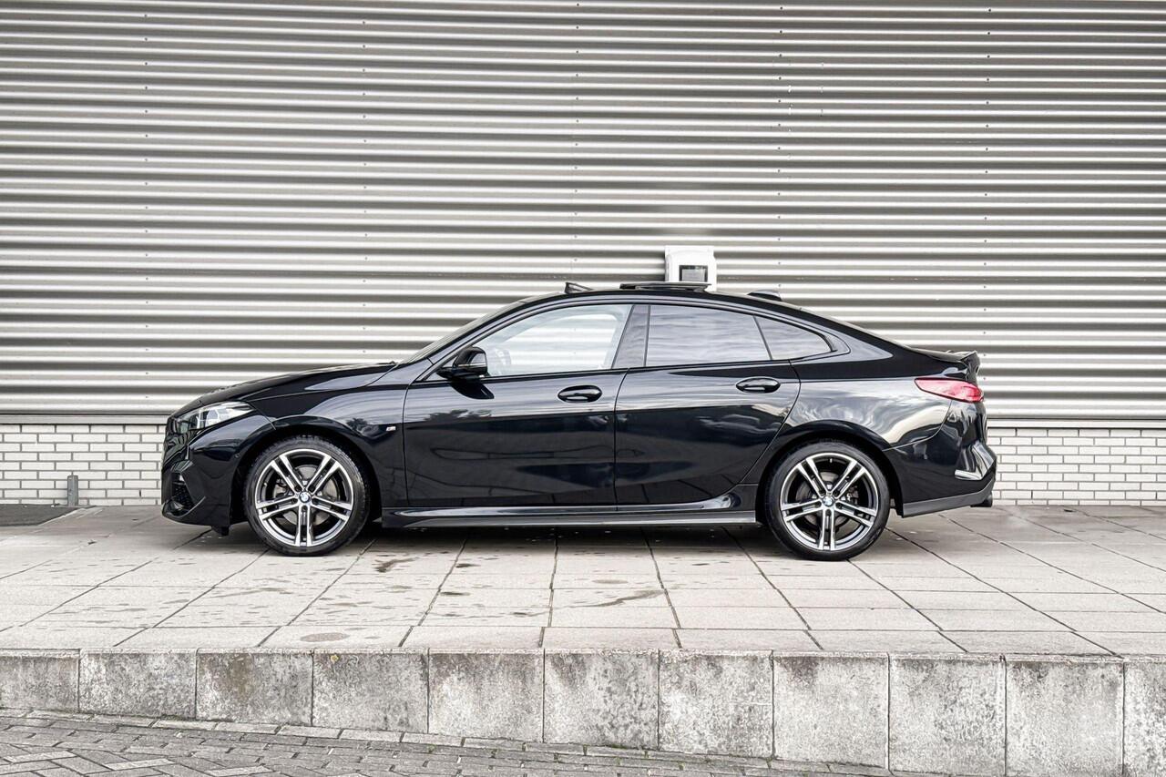 BMW 2-SERIE Gran Coupé 218i M Sportpakket / Travel Pack / Panoramadak / Achteruitrijcamera / 18 inch