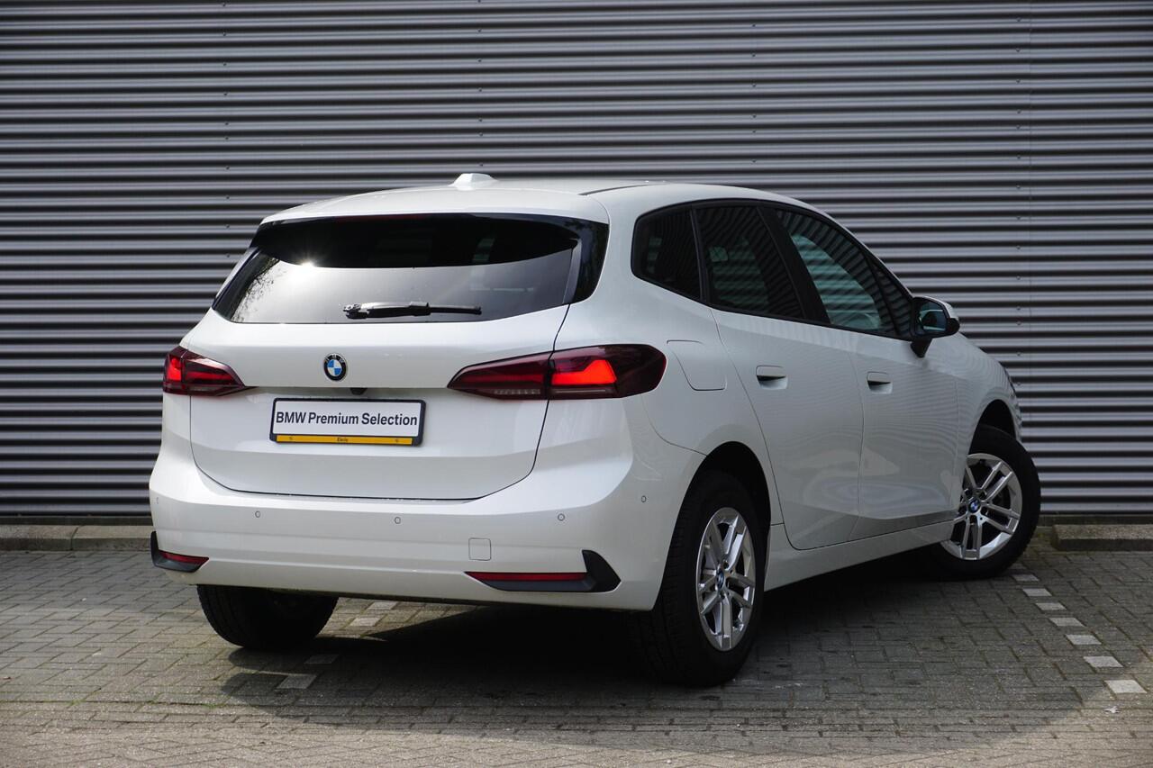 BMW 2-SERIE Active Tourer Active Tourer 216i Stoelverwarming | Extra getint glas | Parking Assistant | M Hemelbekleding in Anthrazit