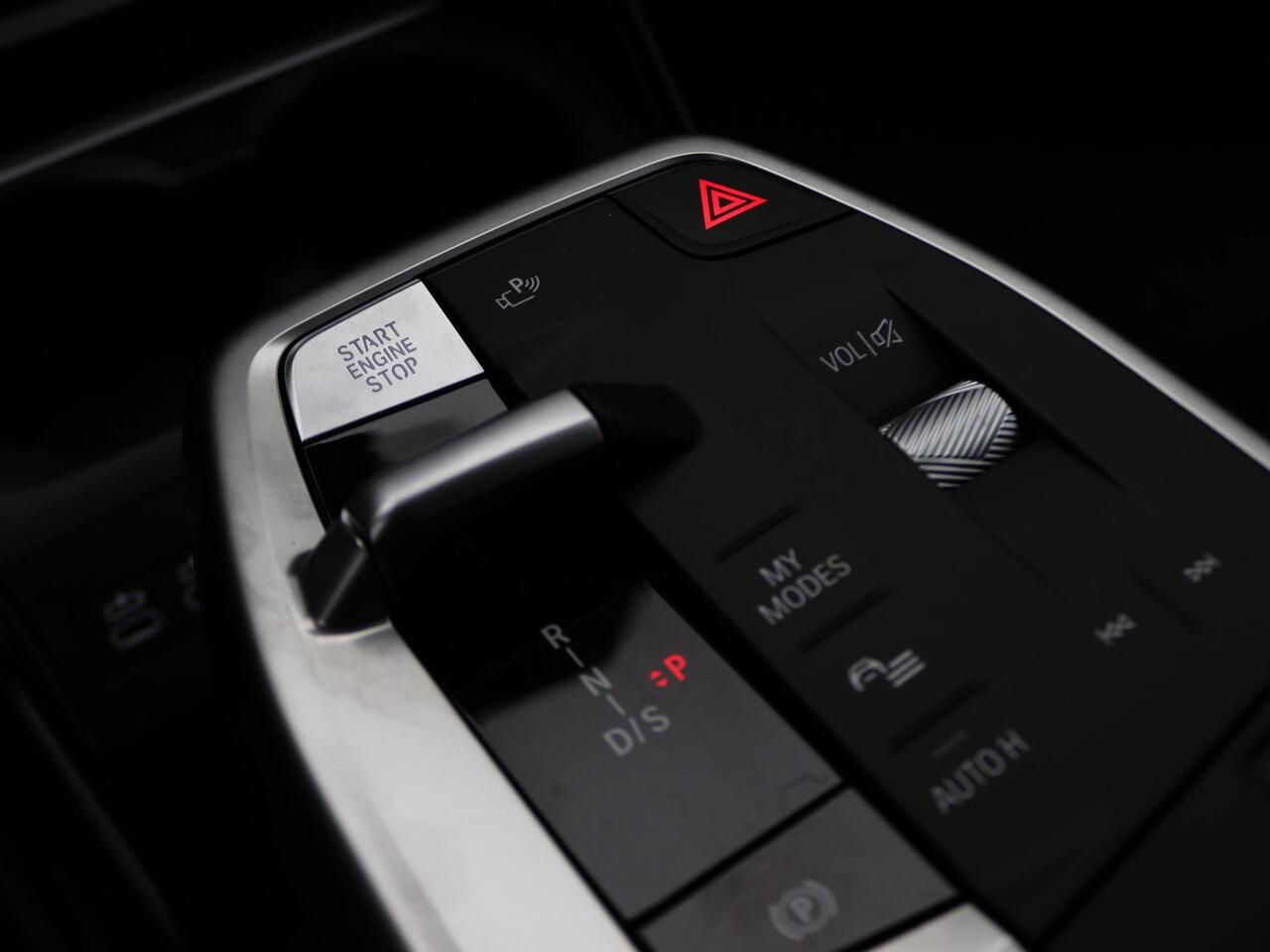 BMW 2-SERIE Active Tourer 218i M Sportpakket | Premium Pack | Stuurwielrand Verwarmd | Trekhaak | Driving Assistant | Parking Assistant | 18''