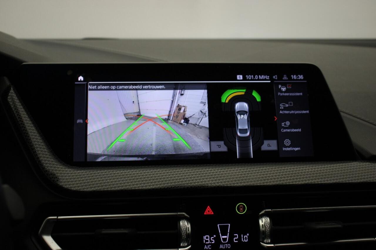 BMW 2-SERIE 220i Automaat 178 PK - Carplay, Digitaal Cockpit, Navi, Leer, Cruise, Stoelverw.