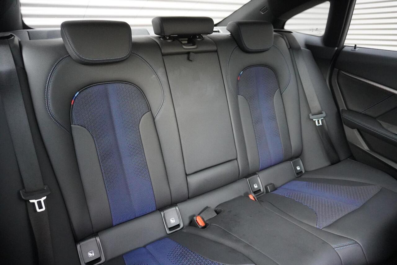 BMW 2-SERIE Gran Coupé 218i Model M Sport | Executive | Glazen panoramadak | 18 inch LM Dubbelspaak M | Alarmsysteem klasse 3 | Extra getint glas