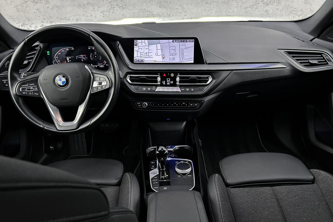 BMW 2-SERIE Gran Coupé 218i Business Edition | Camera | LED koplampen | Digitaal display | Sportstoelen