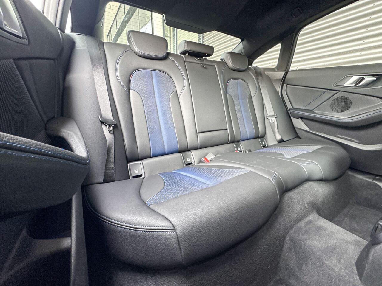 BMW 2-SERIE Gran Coupé 218i M Sportpakket / Travel Pack / Panoramadak / Achteruitrijcamera / 18 inch