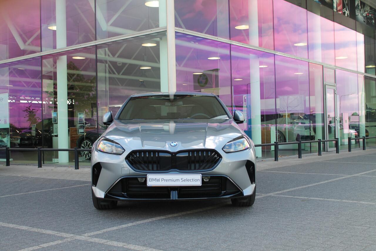 BMW 2-SERIE Gran Coupé 220 M Sport Automaat / Sportstoelen / Achteruitrijcamera / Comfort Access / M Adaptief onderstel / Adaptieve LED / Parking Assistant