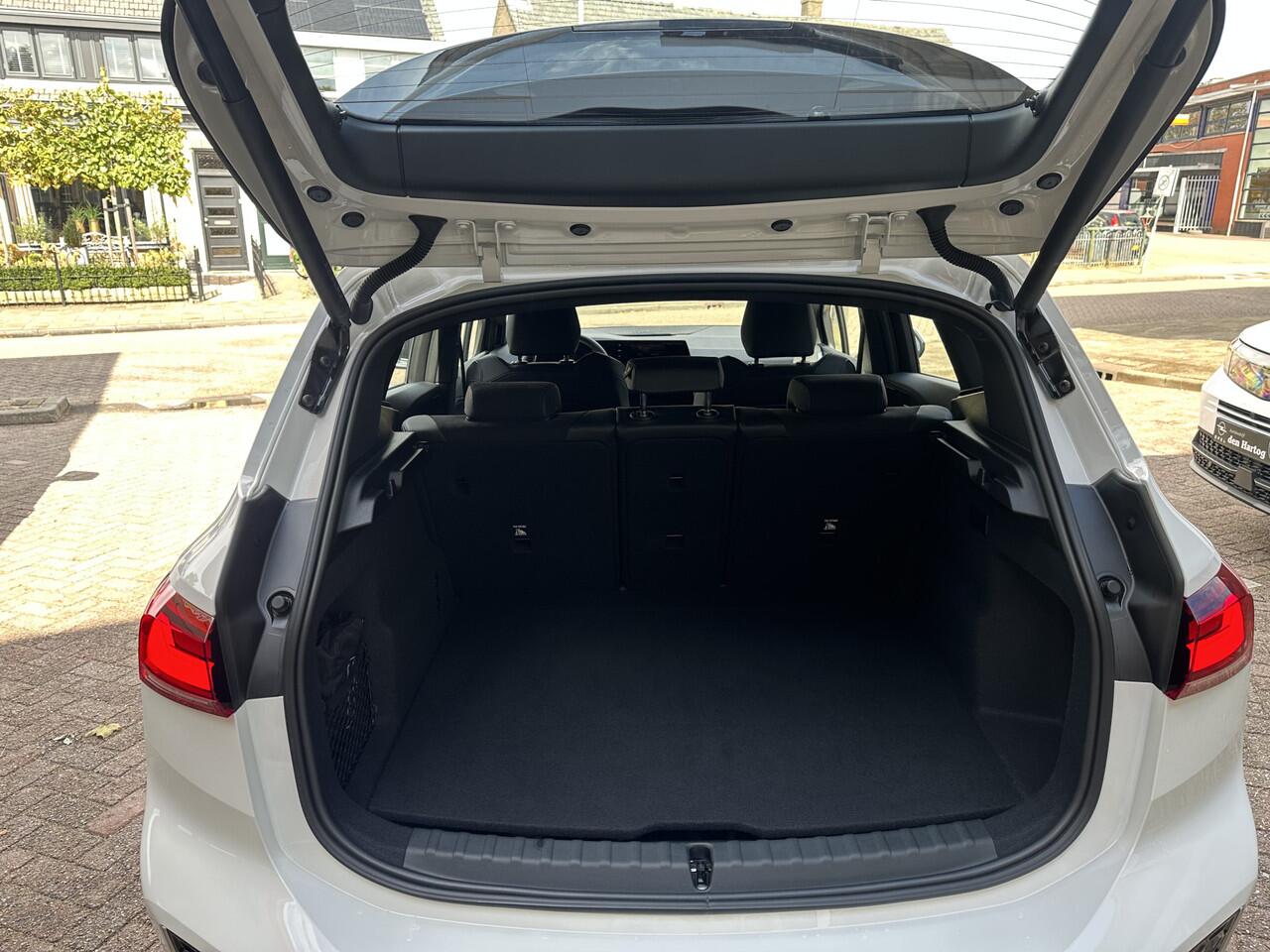 BMW 2-SERIE Active Tourer 225e xDrive Alcanatra/Leder/Stoelverwarming/Camera.