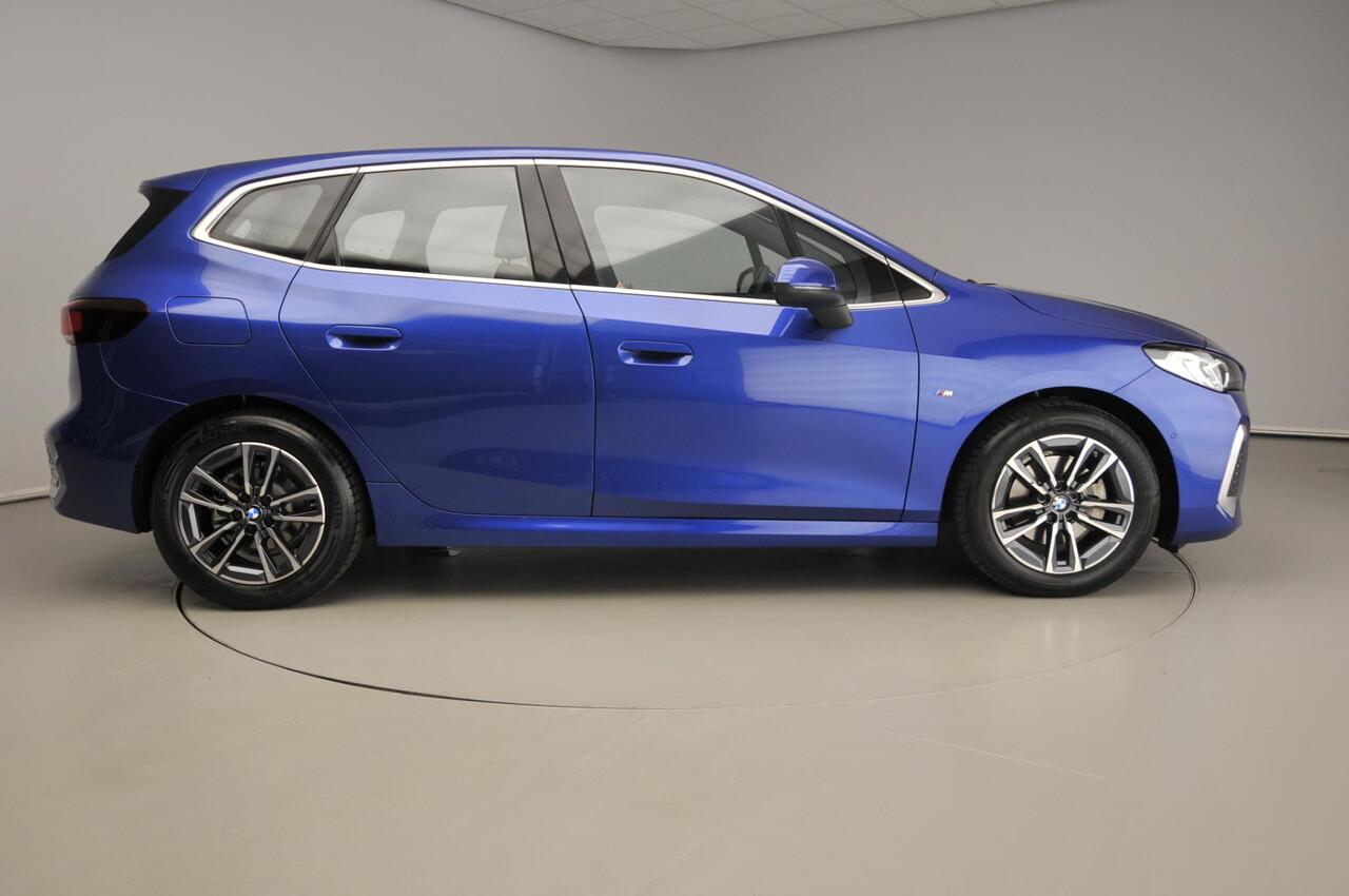 BMW 2-SERIE Active Tourer 218i | M-Sportpakket | LED | Navigatie | Sportstoelen | Chrome line | Clima | DAB | Alu 17 inch