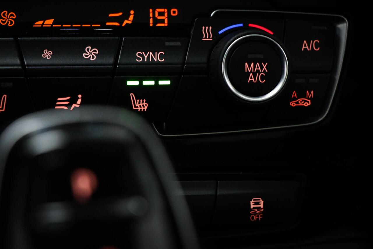 BMW 2-SERIE Active Tourer 218i High Executive Edition | PANORAMADAK | LEDER | STOELVERWARMING | CAMERA