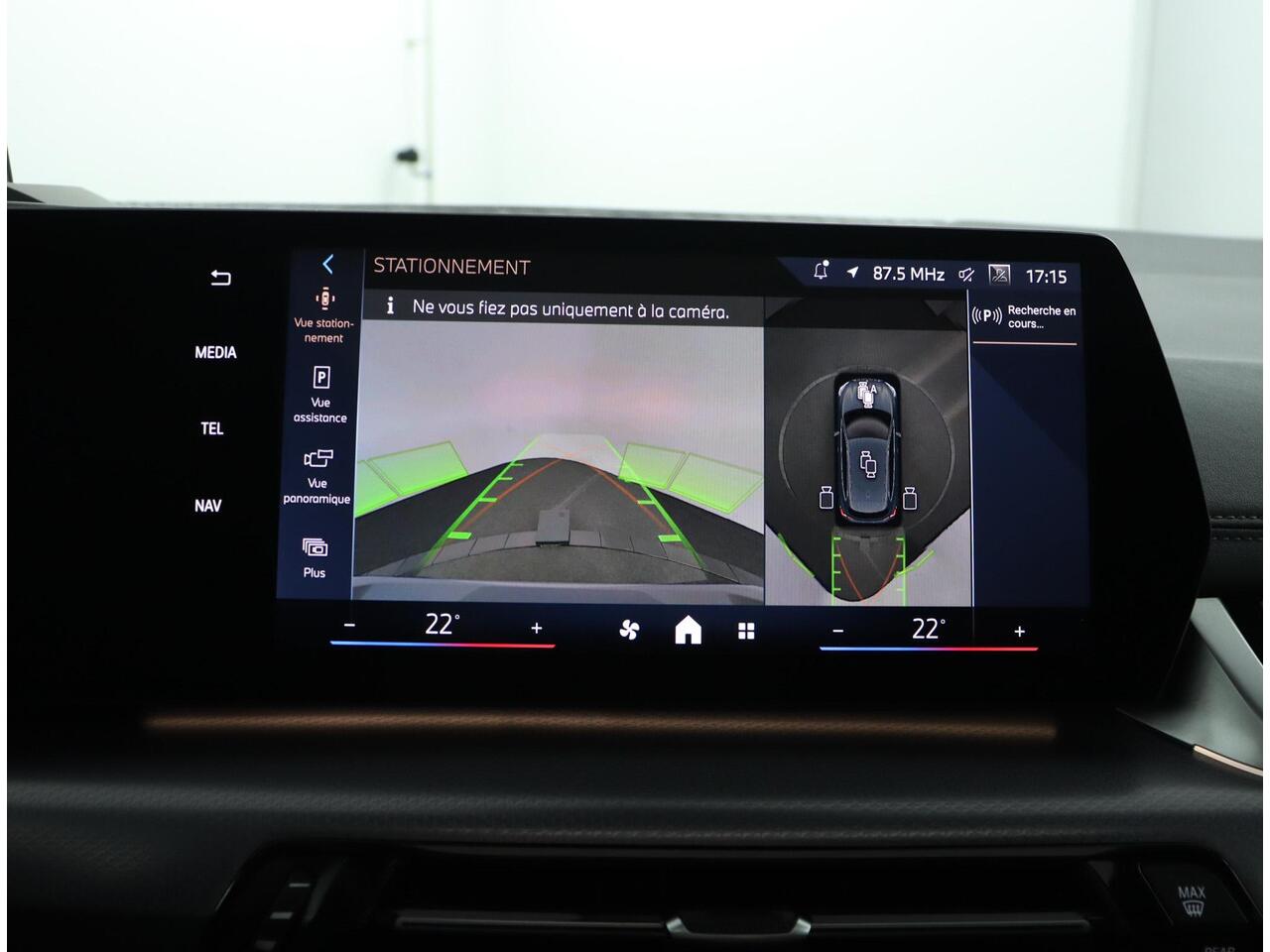 BMW 2-SERIE Active Tourer 225e xDrive M Sportpakket | Panoramadak | Harman/Kardon | Head Up Display