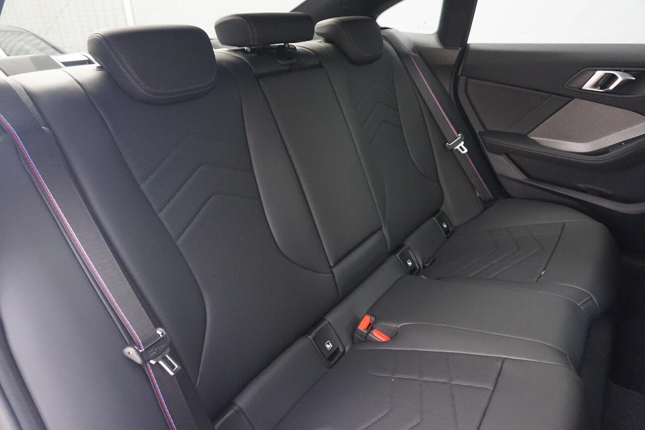 BMW 2-SERIE Gran Coupé 223 xDrive 19'' / Panoramdak / Harman Kardon / Head-Up Display / Trekhaak