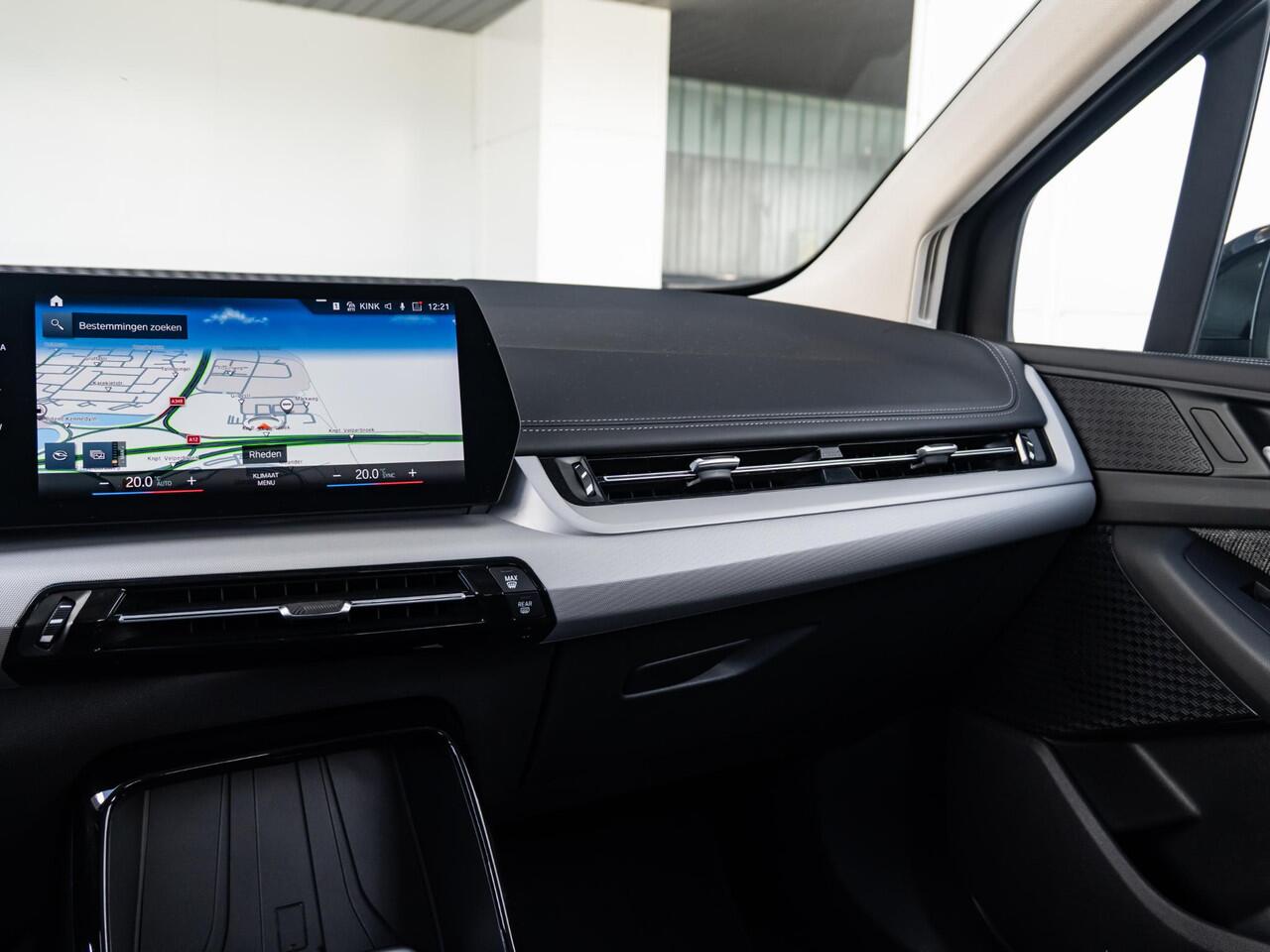 BMW 2-SERIE Active Tourer 218i | Innovation Pack | Parking Assistant Plus | Head-Up Display | Comfort Access | Isofix | 17''