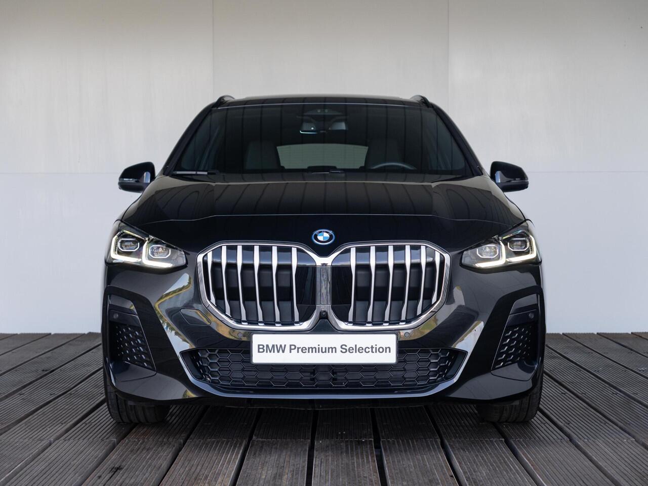 BMW 2-SERIE Active Tourer 225e xDrive | M Sportpakket | Innovation Pack | Comfort Access | Panoramadak | Isofix | Head-Up Display | Harman-Kardon | 19''